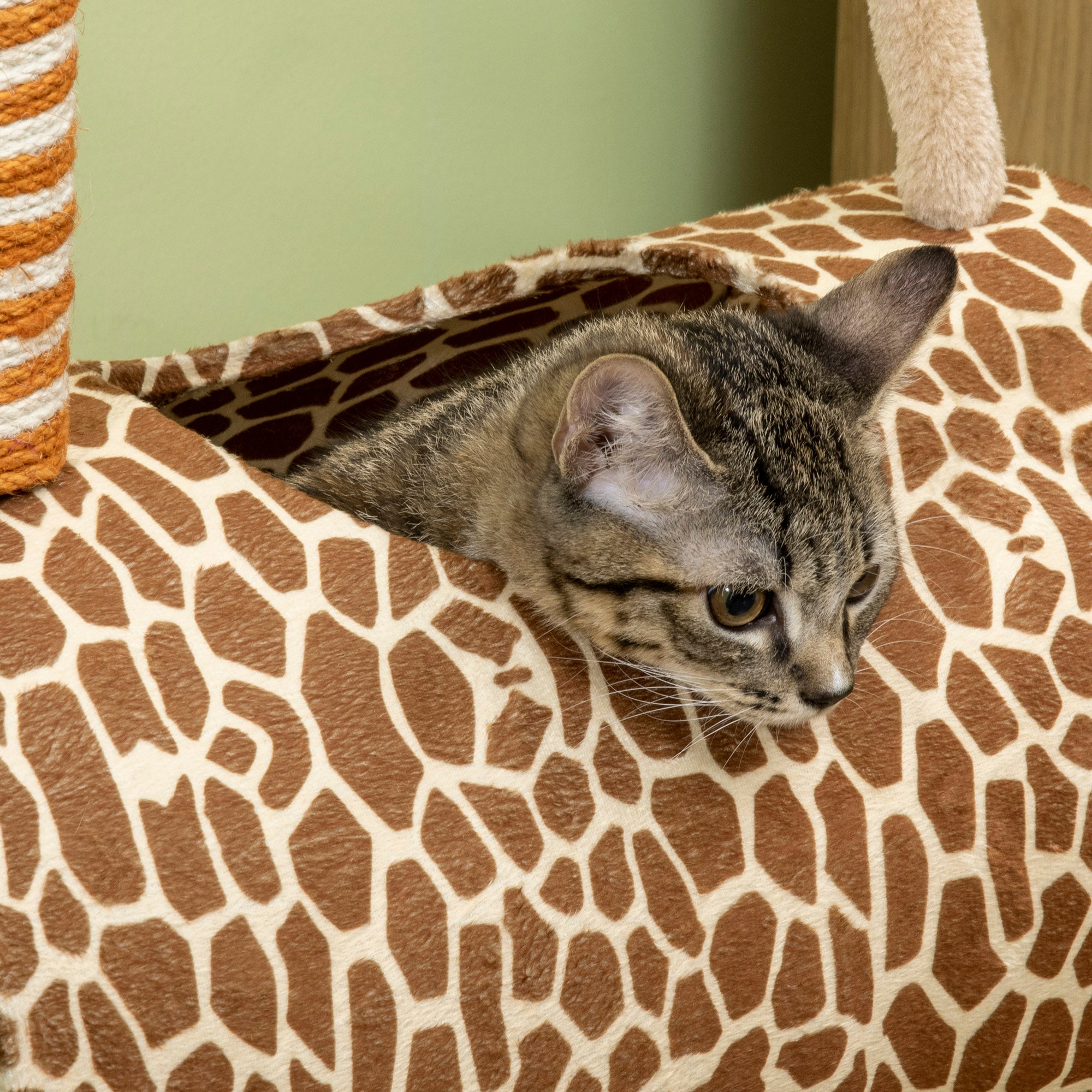 PawHut Giraffe-Designed Cat Tree, with Scratching Posts, Cat Tunnel, Toy Ball - Beige - North Peak Garden Furniture