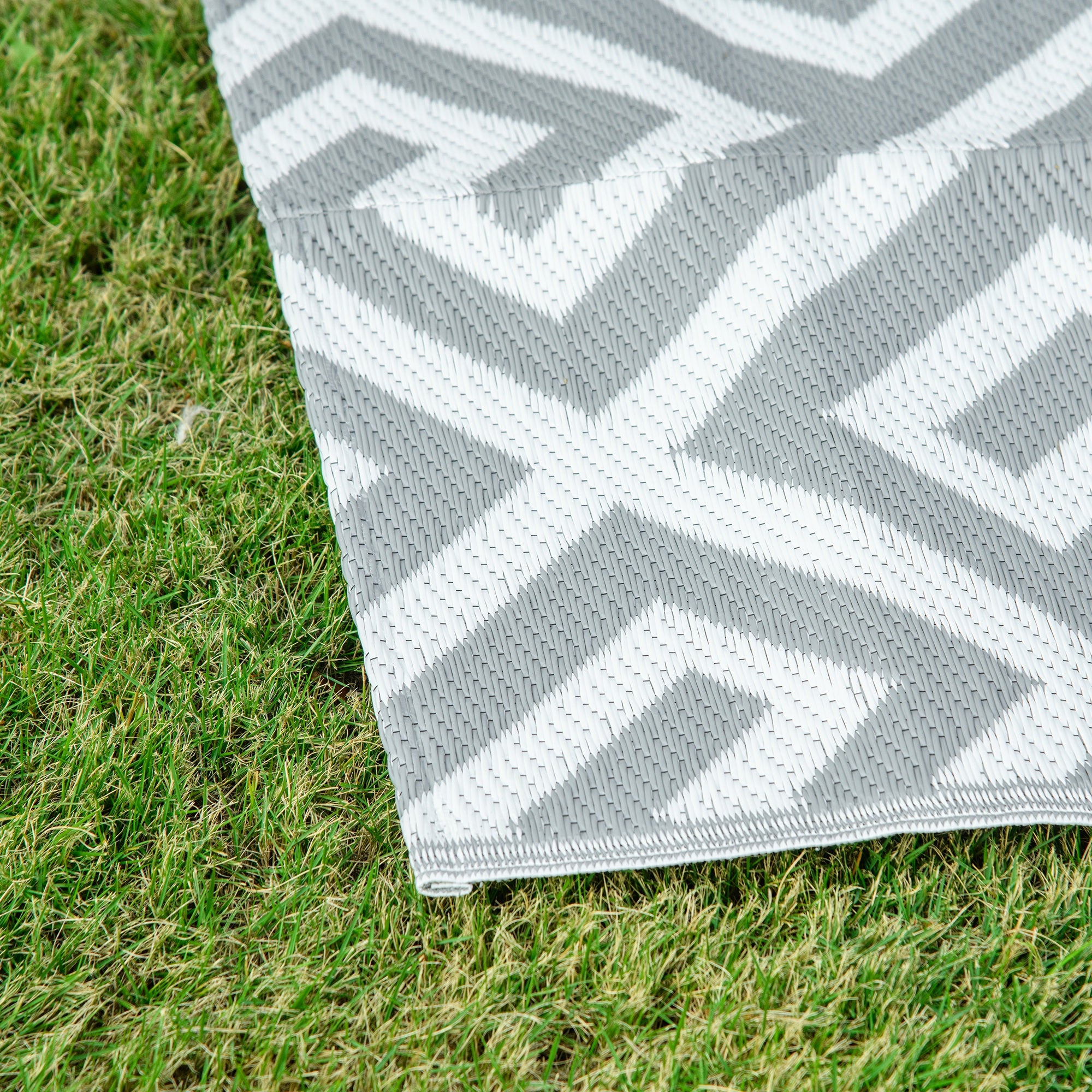Outsunny Outdoor Rug Reversible Mat Plastic Straw Rug Portable RV Camping Mat for Garden Picnic Indoor, 152x243cm, Light Grey - North Peak Garden Furniture