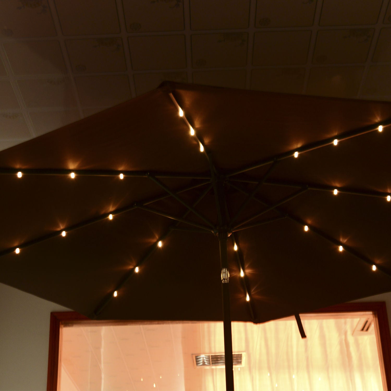 Outsunny Φ2.7m Garden 24 LED Light Parasol Solar Outdoor Tilt Sun Umbrella Patio Club Party Event Manual Sun Shade w/ Hand Crank and 8 Ribs, Brown