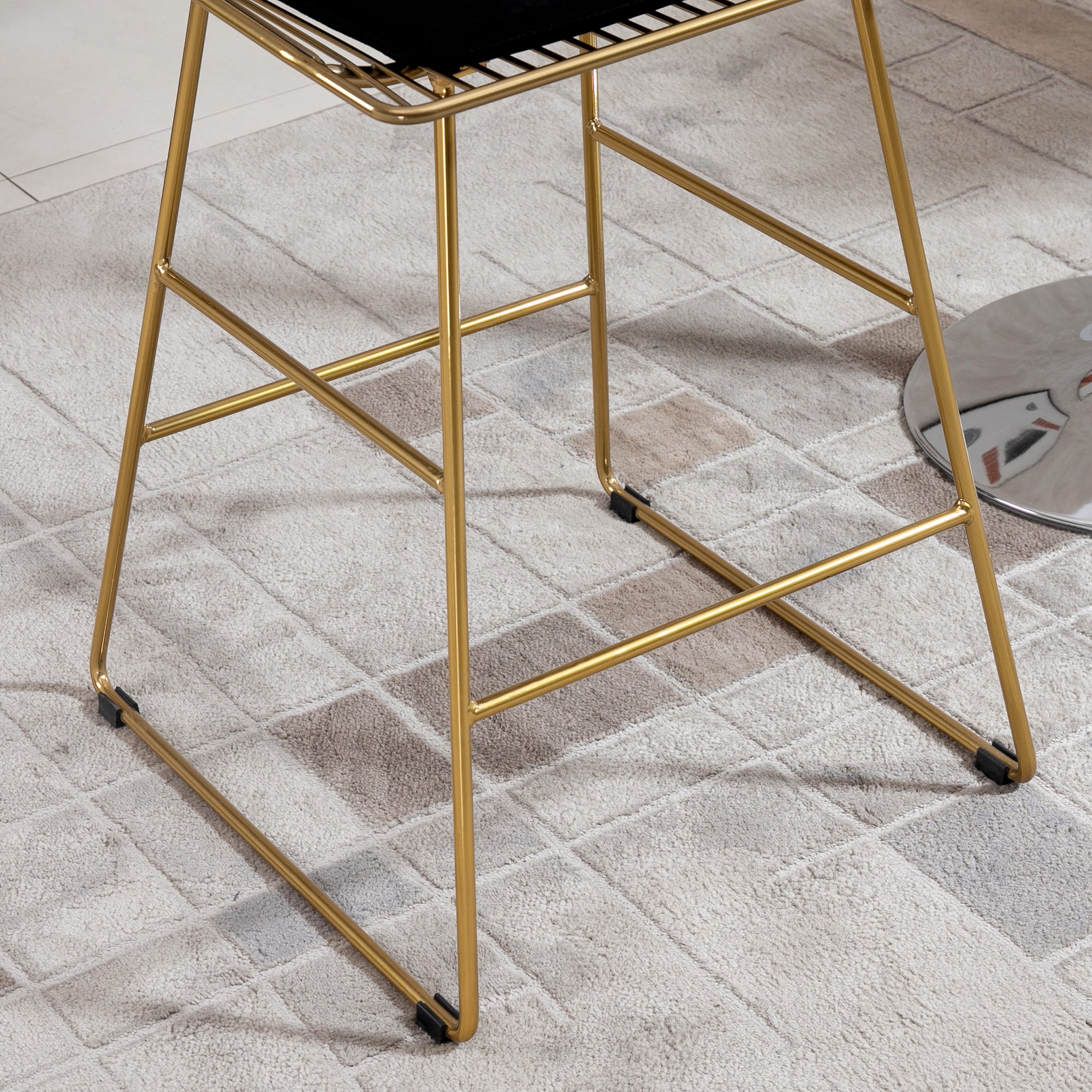 HOMCOM Set of 2 Bar stools Modern Counter Height Wire Metal Bar chairs for Kitchen, Bar Counter, Gold - North Peak Garden Furniture